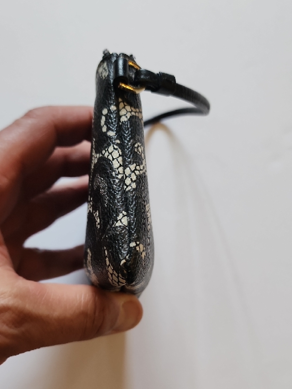 Tory Burch Robinson Ferrara  Lace Zip-Around  Wristlet.  6×4 - Picture 10 of 13
